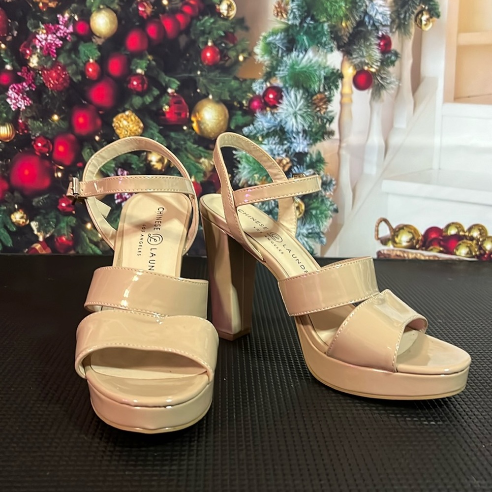 Chinese Laundry nude strappy open toe sandal chunkies!